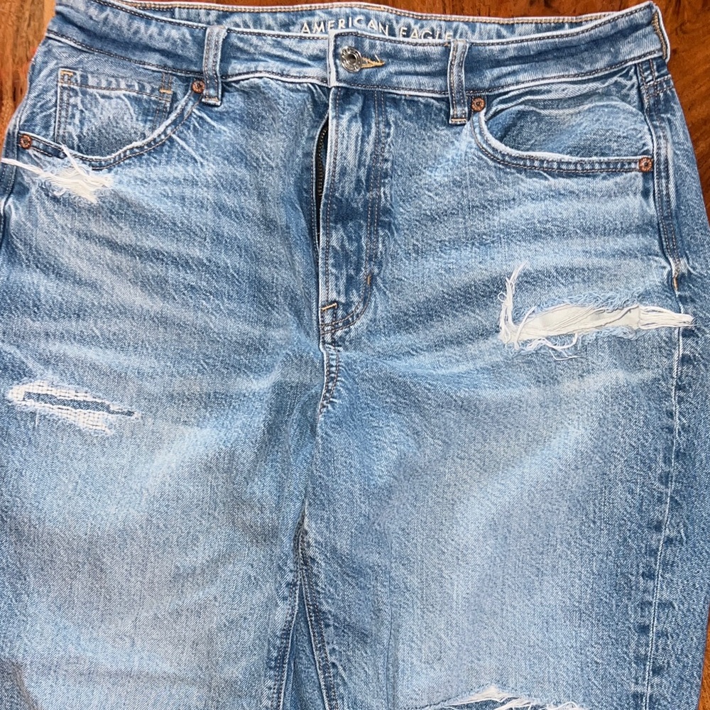 American Eagle Outfitters Light Blue Distressed Boyfriend Jeans - Picture 3 of 7
